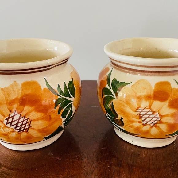 Pair Mexican vintage hand-painted ceramic planters with orange flowers - Picture 1 of 5